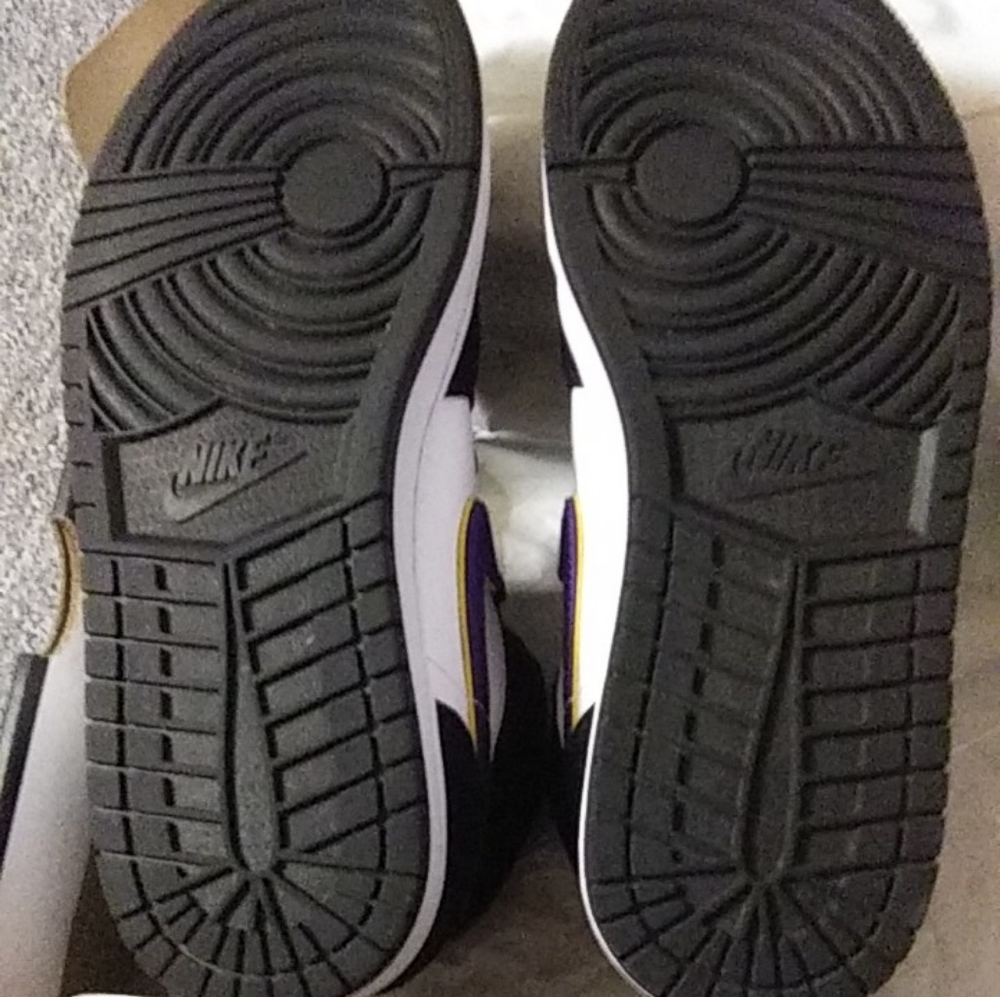 Air Jordan 1 mid se - Picture 4 of 5